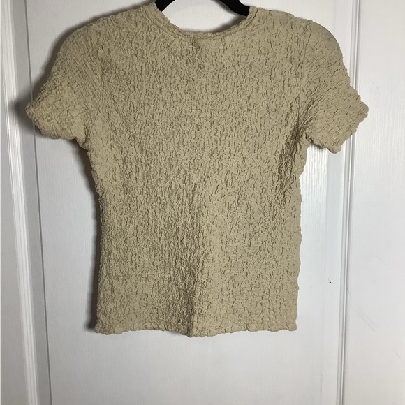 Uniqlo crinkle texture short sleeve top - Picture 2 of 9